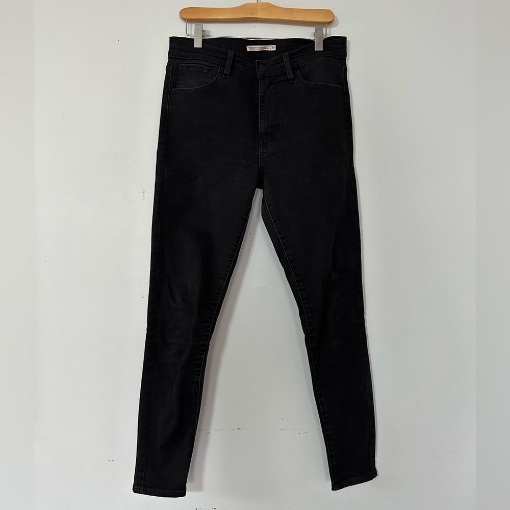 Levi’s black high rise 720 skinny jeans